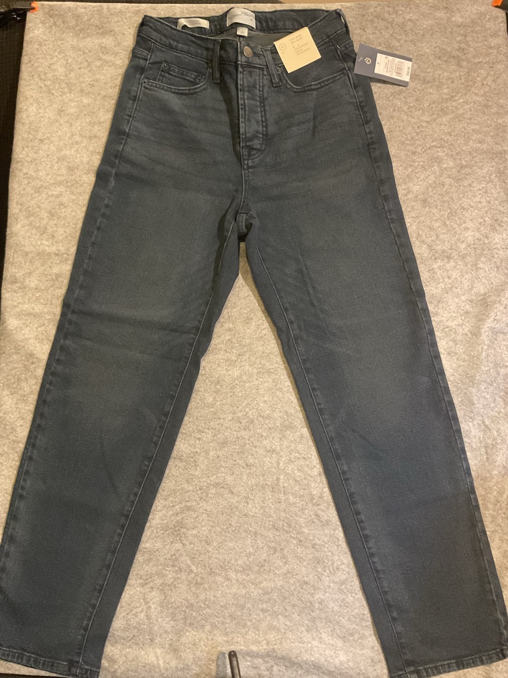 NWT Universal Thread Women's Slate Gray Slim Straight Jeans 6